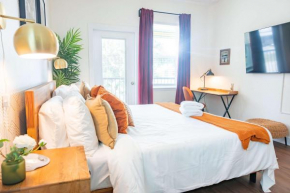 The Champion's Suite Newly Built Upscale Central